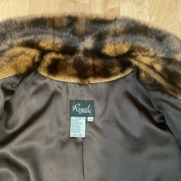 Regal Faux-Fur Vintage Long Brown Coat Size S-L - Picture 10 of 16